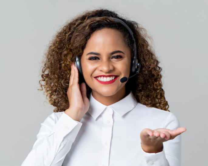 Foto de uma atendente de telemarketing