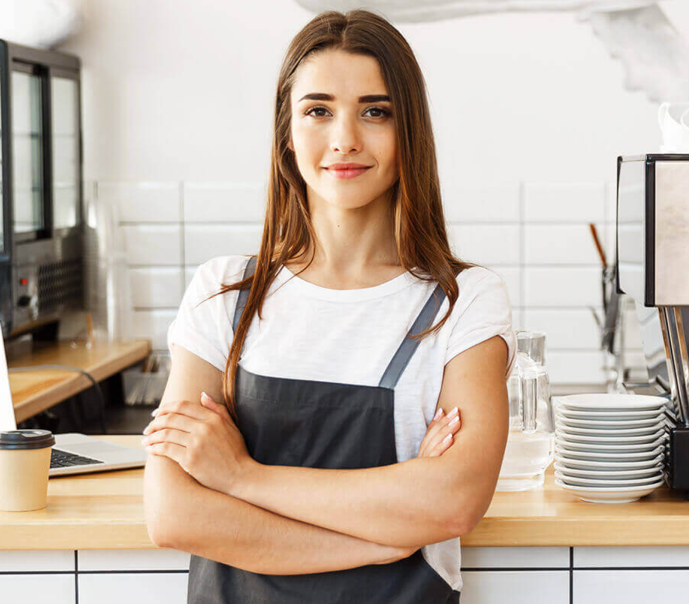Imagem de uma mulher com os braços cruzados